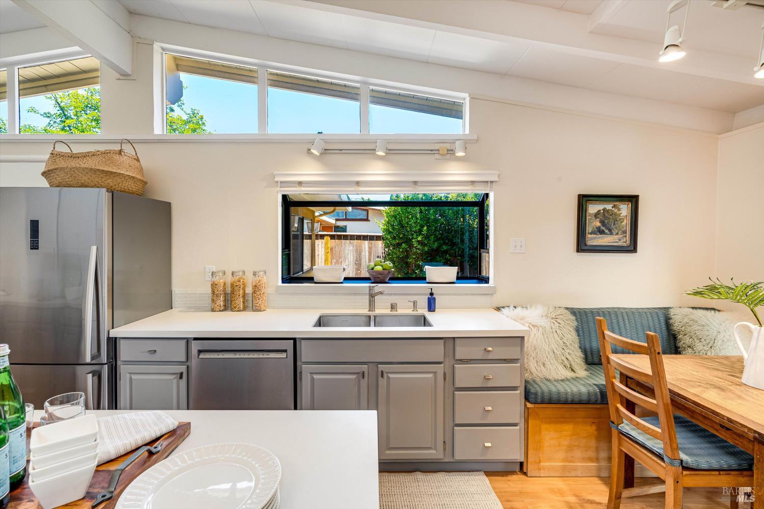 Detail Gallery Image 20 of 55 For 983 Glenwood Dr, Sonoma,  CA 95476 - 3 Beds | 2 Baths