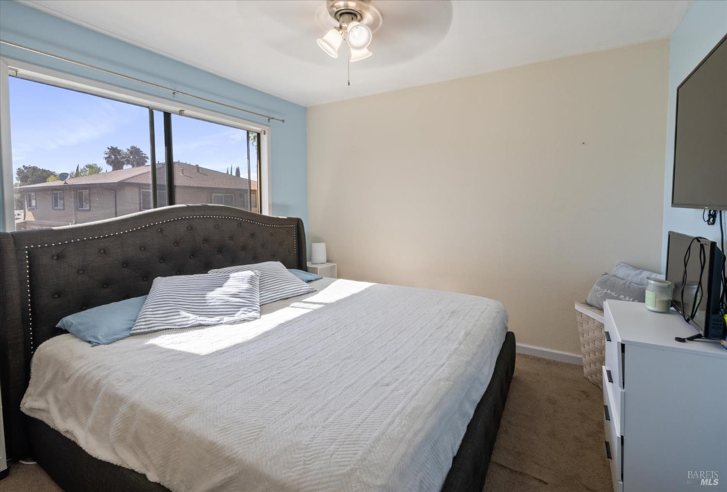 Detail Gallery Image 8 of 15 For 1951 Aletha Ln #4,  Vacaville,  CA 95687 - 3 Beds | 1/1 Baths