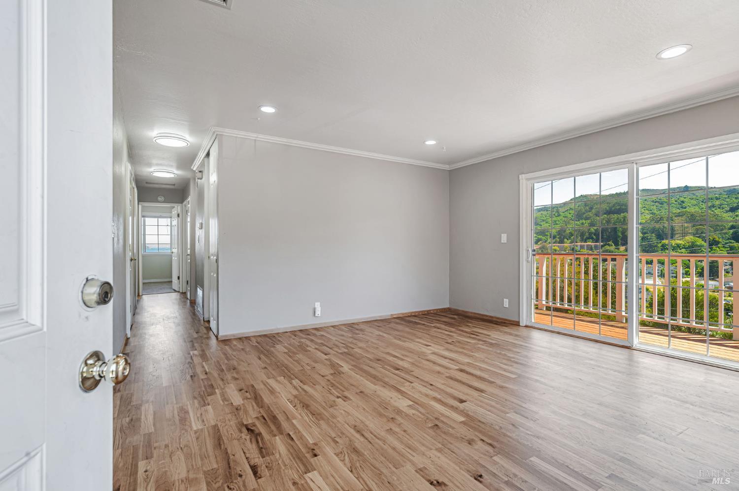 Detail Gallery Image 7 of 43 For 55 Park Cir, Sausalito,  CA 94965 - 4 Beds | 2/1 Baths