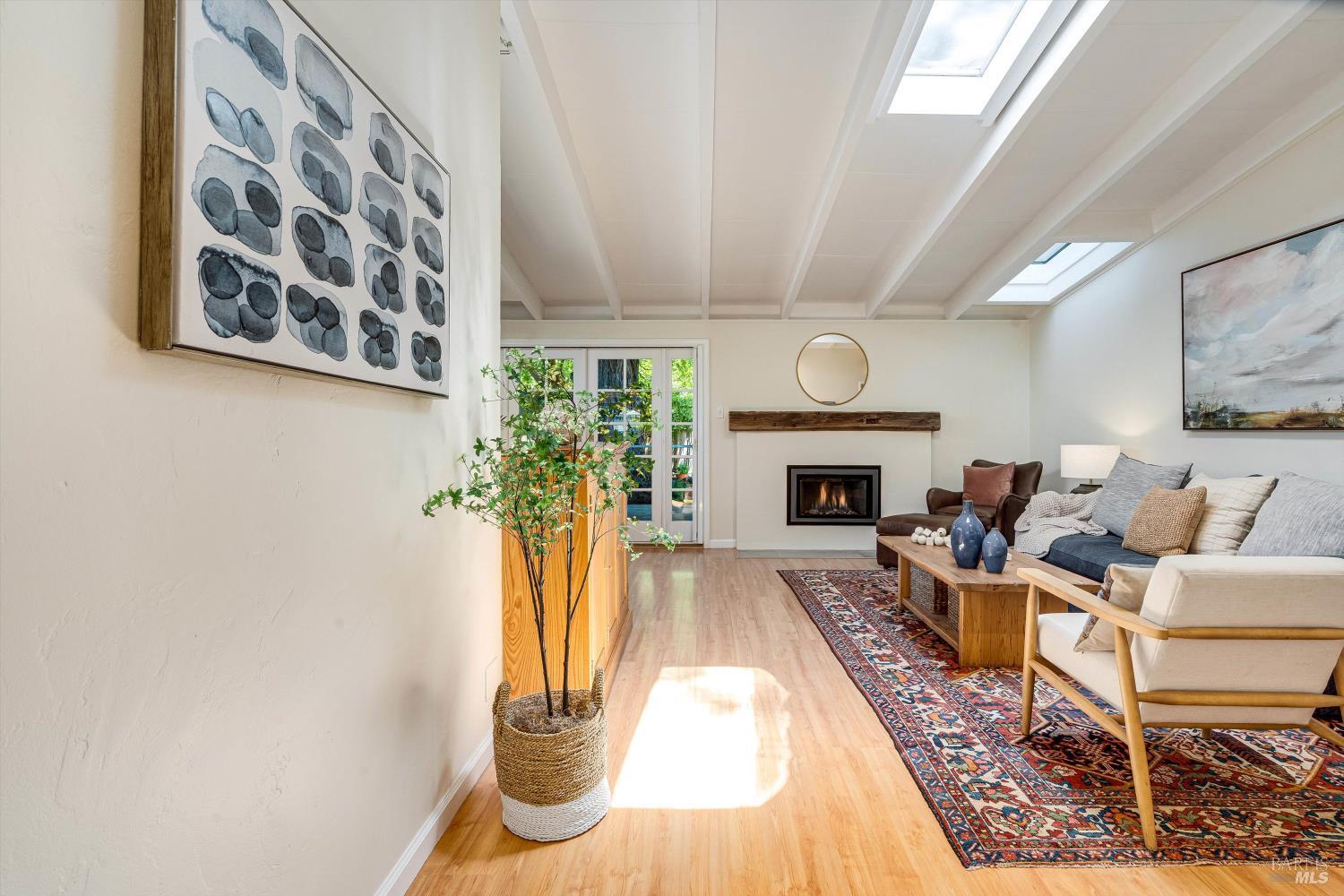 Detail Gallery Image 13 of 55 For 983 Glenwood Dr, Sonoma,  CA 95476 - 3 Beds | 2 Baths