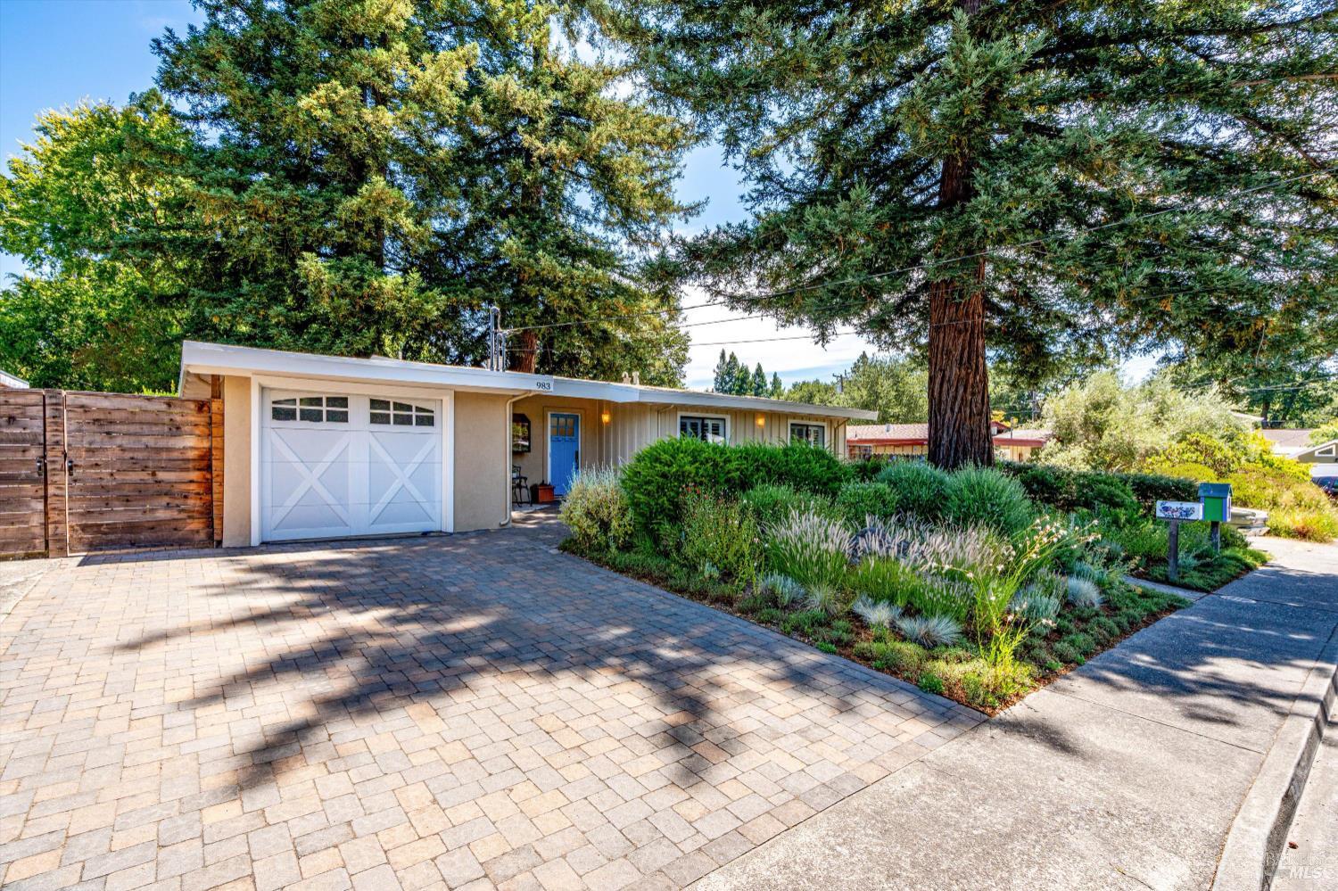 Detail Gallery Image 8 of 55 For 983 Glenwood Dr, Sonoma,  CA 95476 - 3 Beds | 2 Baths