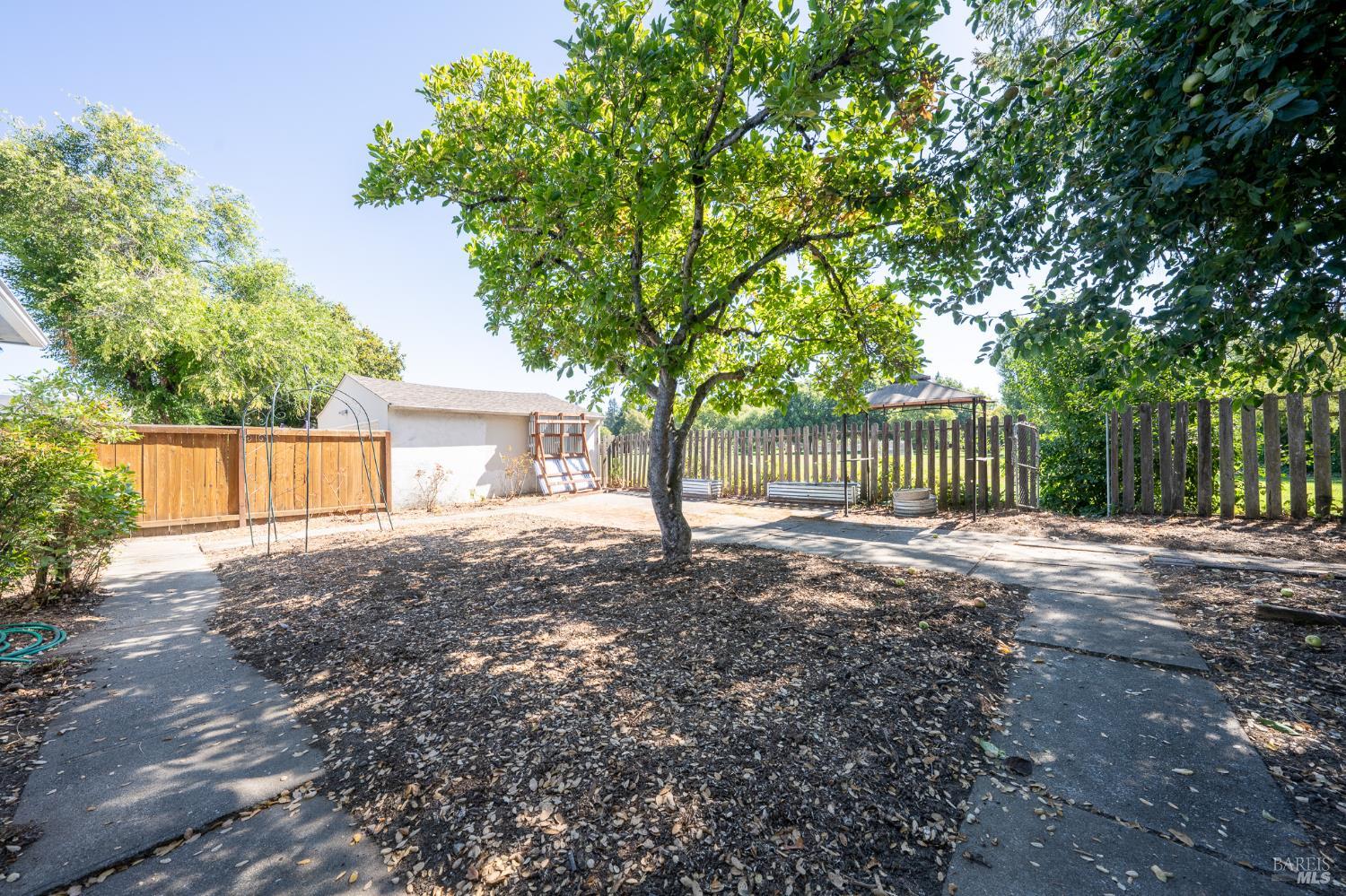 Detail Gallery Image 4 of 32 For 2008 Orchard St, Santa Rosa,  CA 95404 - 3 Beds | 1 Baths