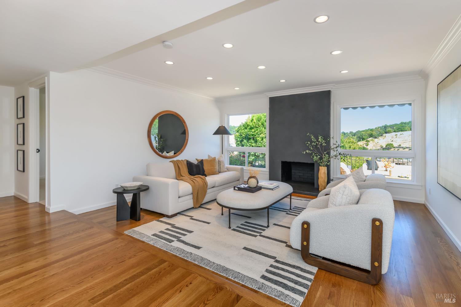 Detail Gallery Image 4 of 44 For 120 Twelveoak Hill Dr, San Rafael,  CA 94903 - 4 Beds | 2/1 Baths