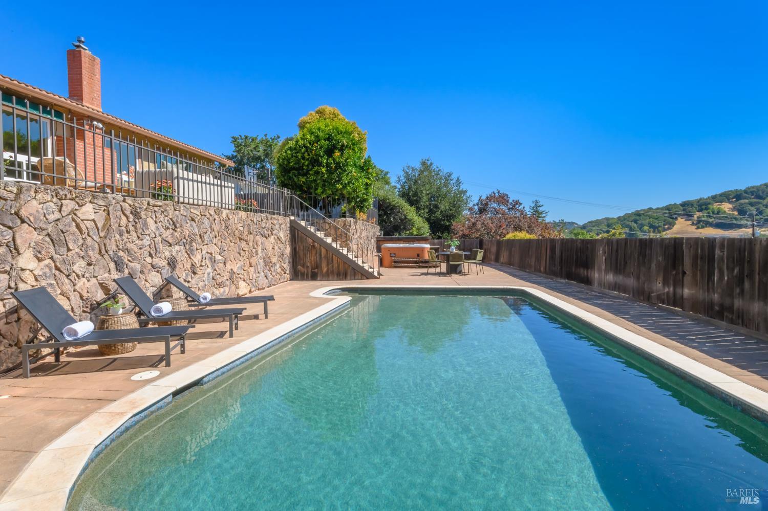 Detail Gallery Image 35 of 44 For 120 Twelveoak Hill Dr, San Rafael,  CA 94903 - 4 Beds | 2/1 Baths