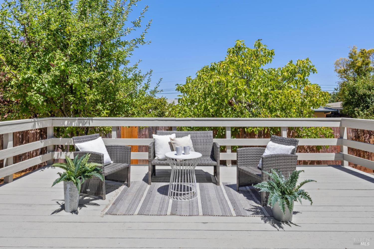 Detail Gallery Image 12 of 35 For 756 Estancia Way, San Rafael,  CA 94903 - 4 Beds | 2 Baths