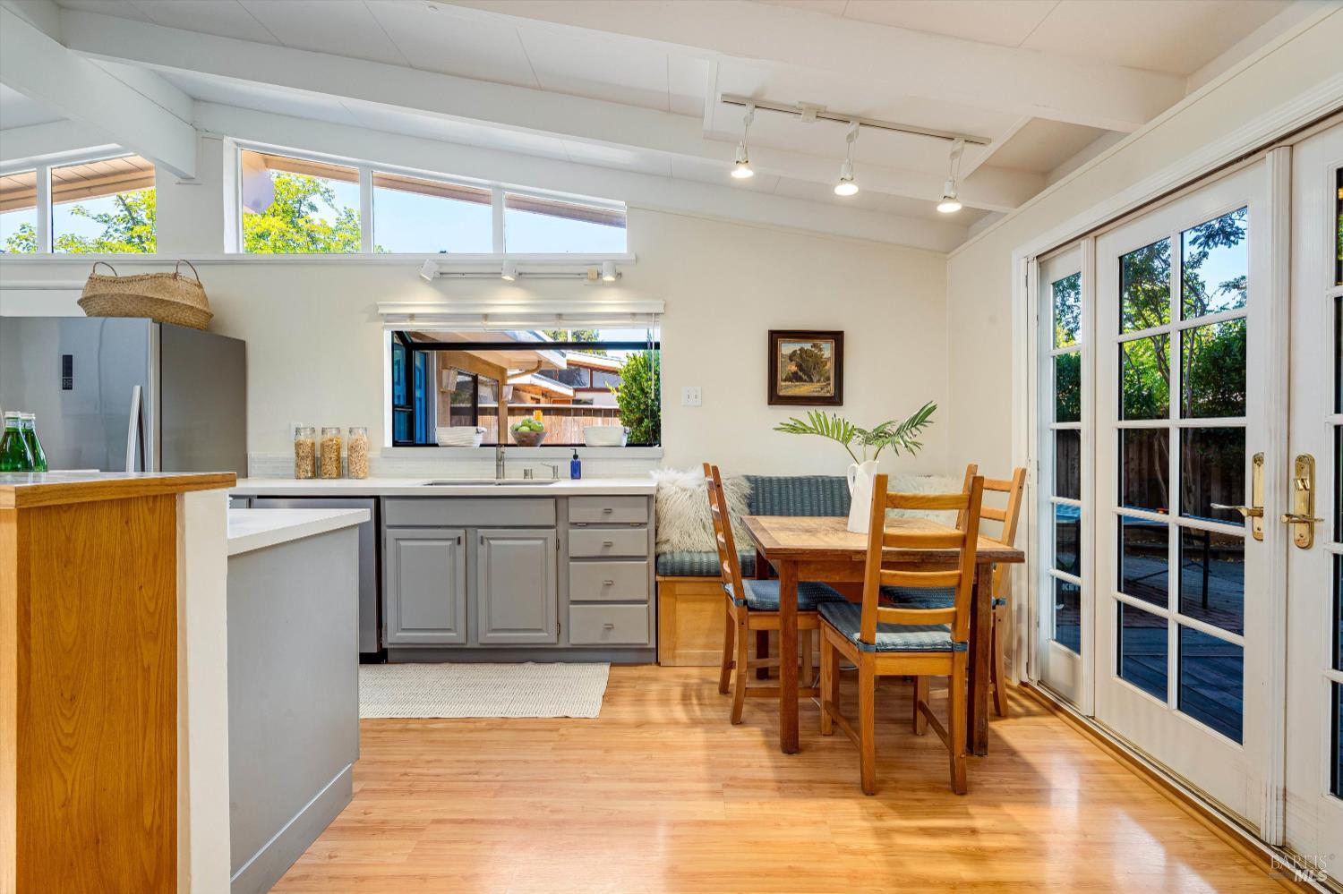 Detail Gallery Image 19 of 55 For 983 Glenwood Dr, Sonoma,  CA 95476 - 3 Beds | 2 Baths