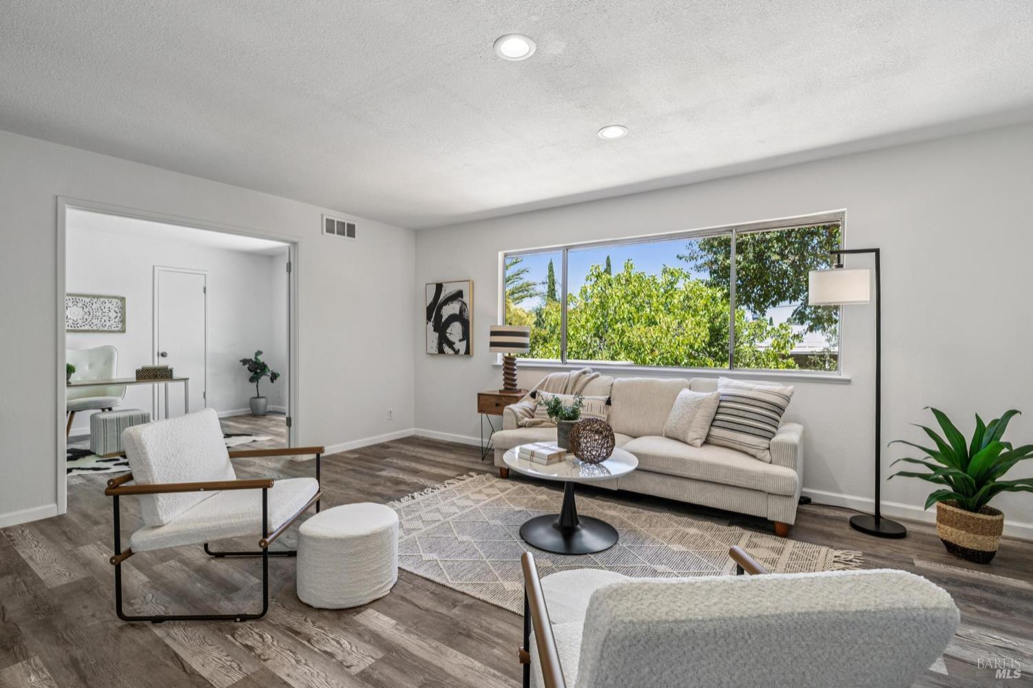 Detail Gallery Image 10 of 35 For 756 Estancia Way, San Rafael,  CA 94903 - 4 Beds | 2 Baths