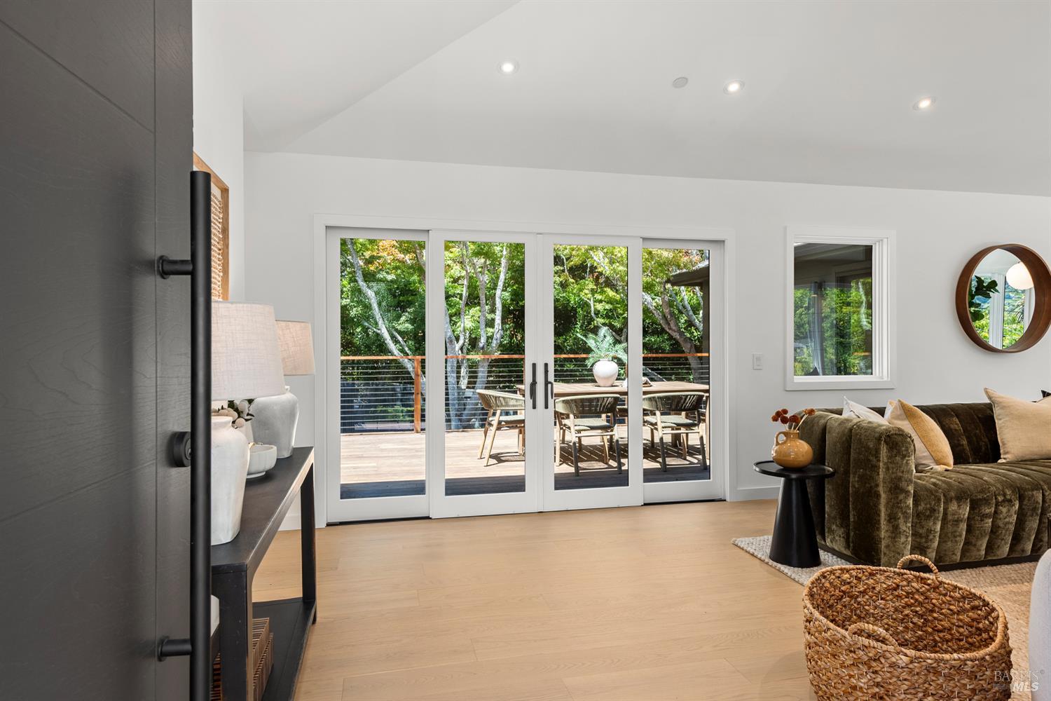 Detail Gallery Image 5 of 75 For 402 Alexander Ave, Larkspur,  CA 94939 - 4 Beds | 2/1 Baths