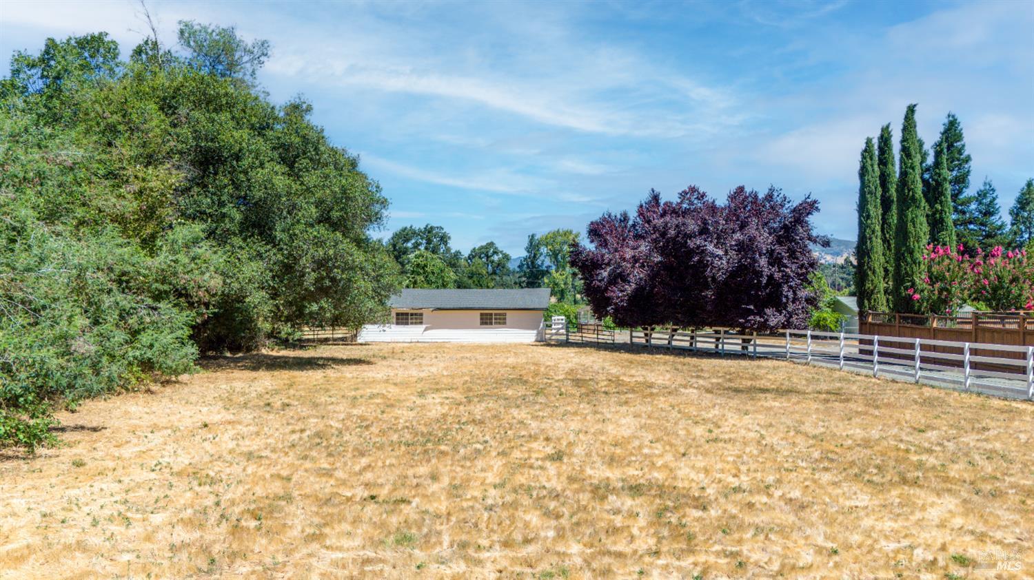 Detail Gallery Image 8 of 25 For 940 Bel Arbres Dr, Redwood Valley,  CA 95470 - 4 Beds | 3 Baths