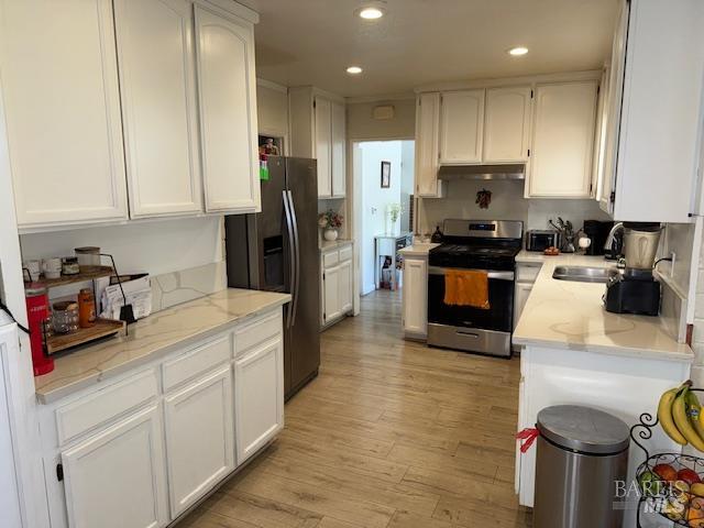 Detail Gallery Image 4 of 14 For 650 Marvin Way, Dixon,  CA 95620 - 3 Beds | 2 Baths