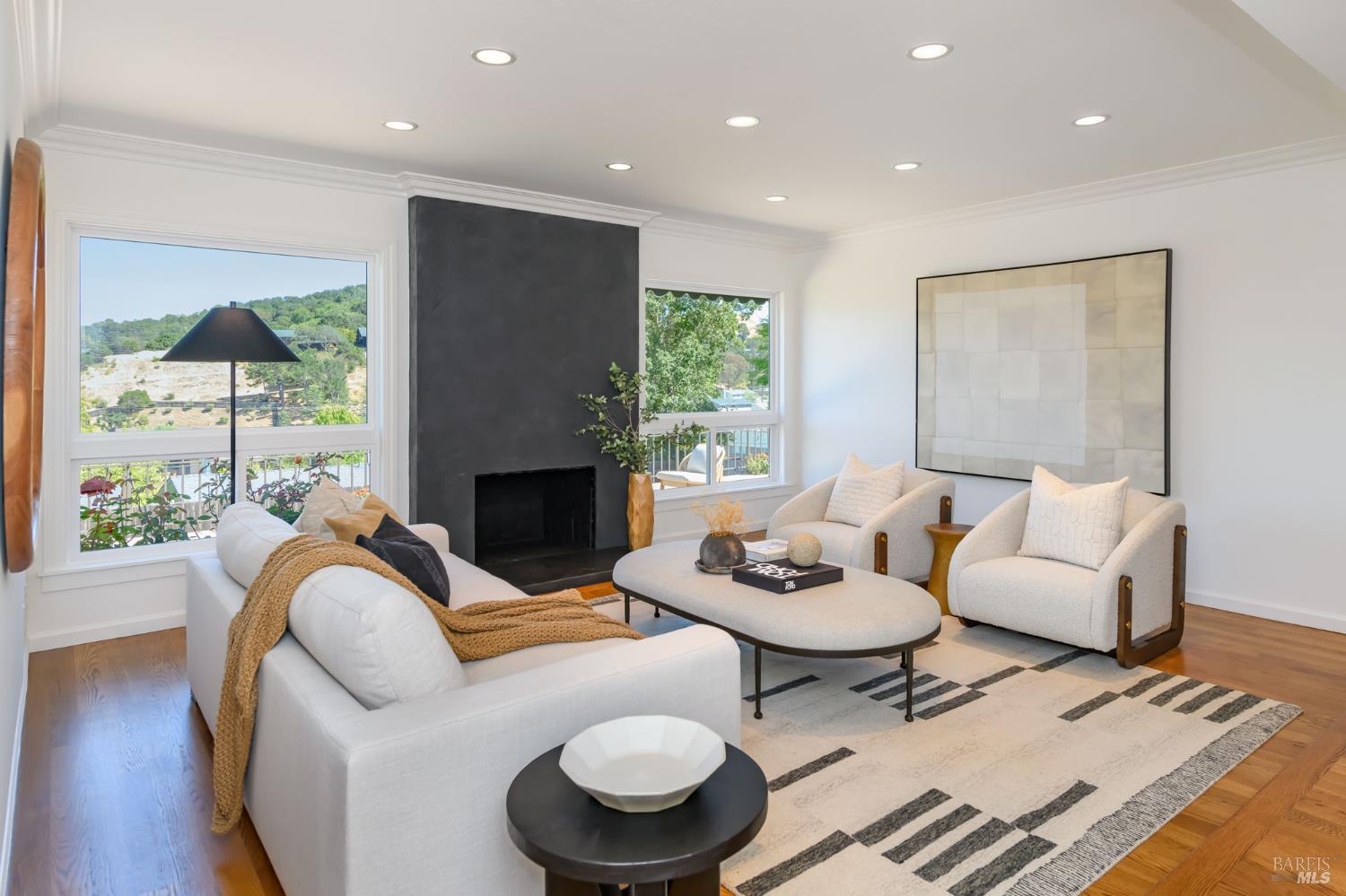 Detail Gallery Image 3 of 44 For 120 Twelveoak Hill Dr, San Rafael,  CA 94903 - 4 Beds | 2/1 Baths