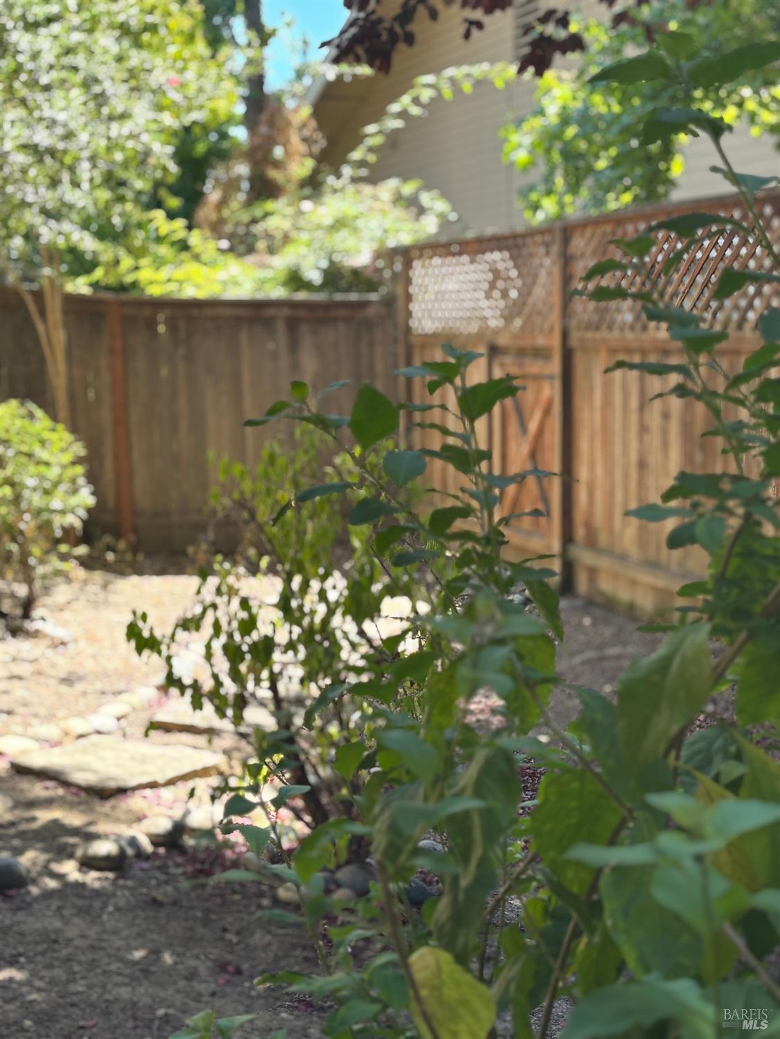 Detail Gallery Image 3 of 6 For 441 W 7th St, Sonoma,  CA 95476 - 2 Beds | 2 Baths