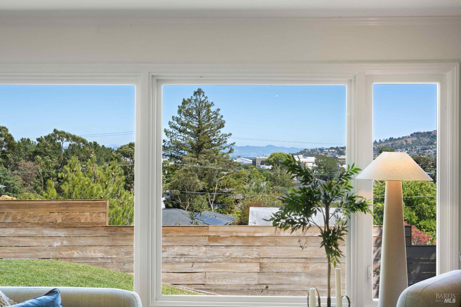 Detail Gallery Image 13 of 46 For 13 Ash Ave, Corte Madera,  CA 94925 - 3 Beds | 2 Baths