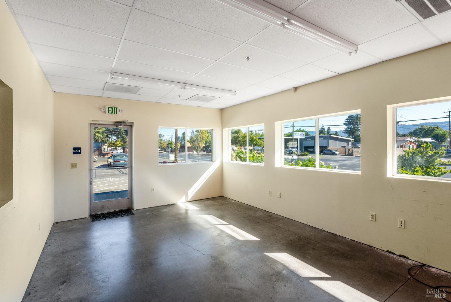 Detail Gallery Image 2 of 9 For 860 S State St, Ukiah,  CA 95482 - – Beds | – Baths