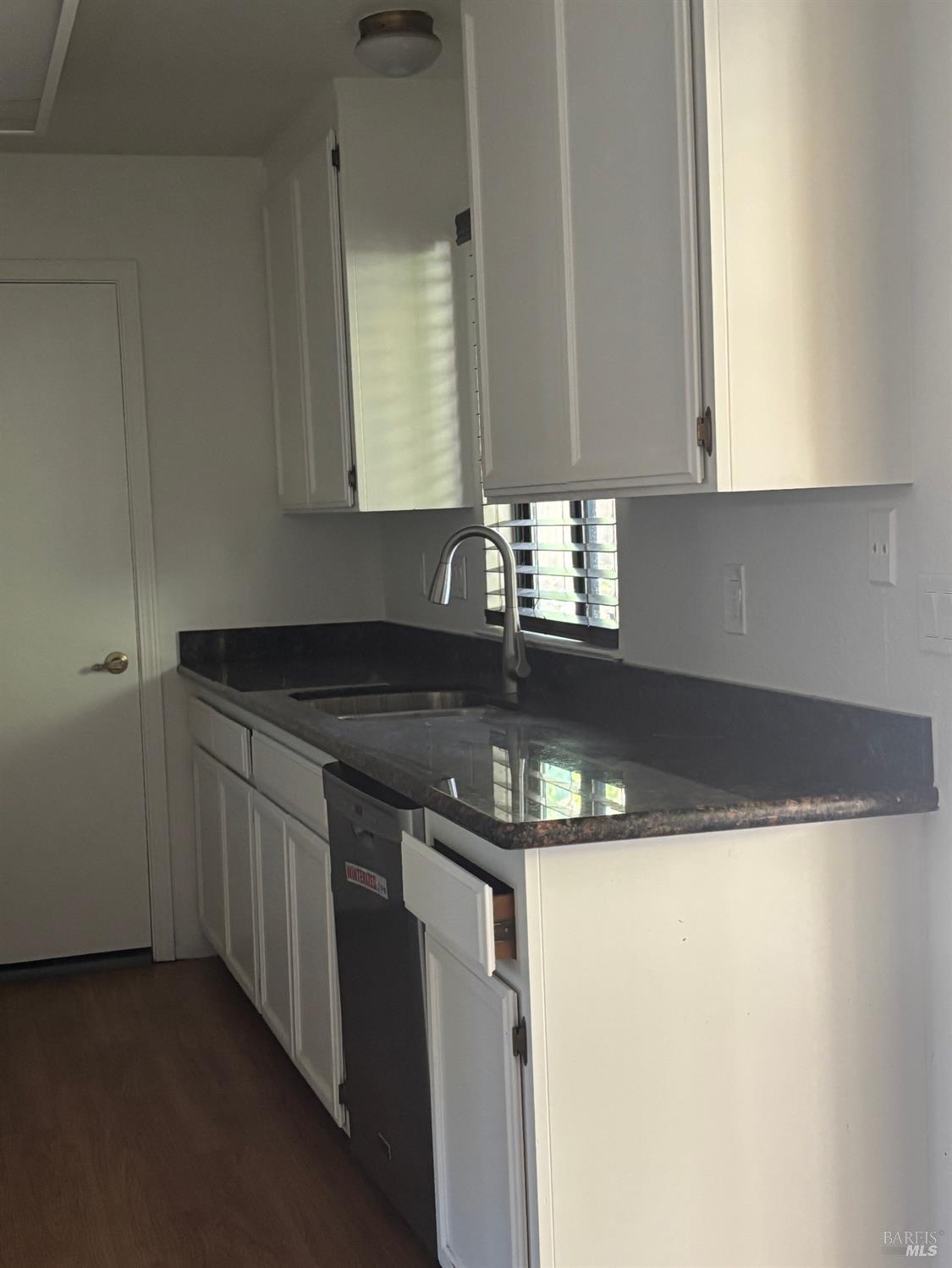 Detail Gallery Image 4 of 6 For 441 W 7th St, Sonoma,  CA 95476 - 2 Beds | 2 Baths