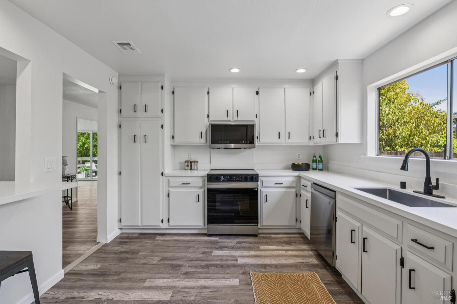 Detail Gallery Image 26 of 35 For 756 Estancia Way, San Rafael,  CA 94903 - 4 Beds | 2 Baths