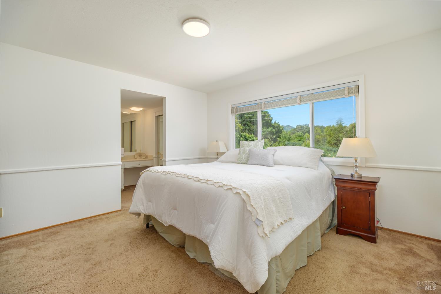 Detail Gallery Image 12 of 30 For 92 Upper Oak Dr, San Rafael,  CA 94903 - 4 Beds | 2 Baths