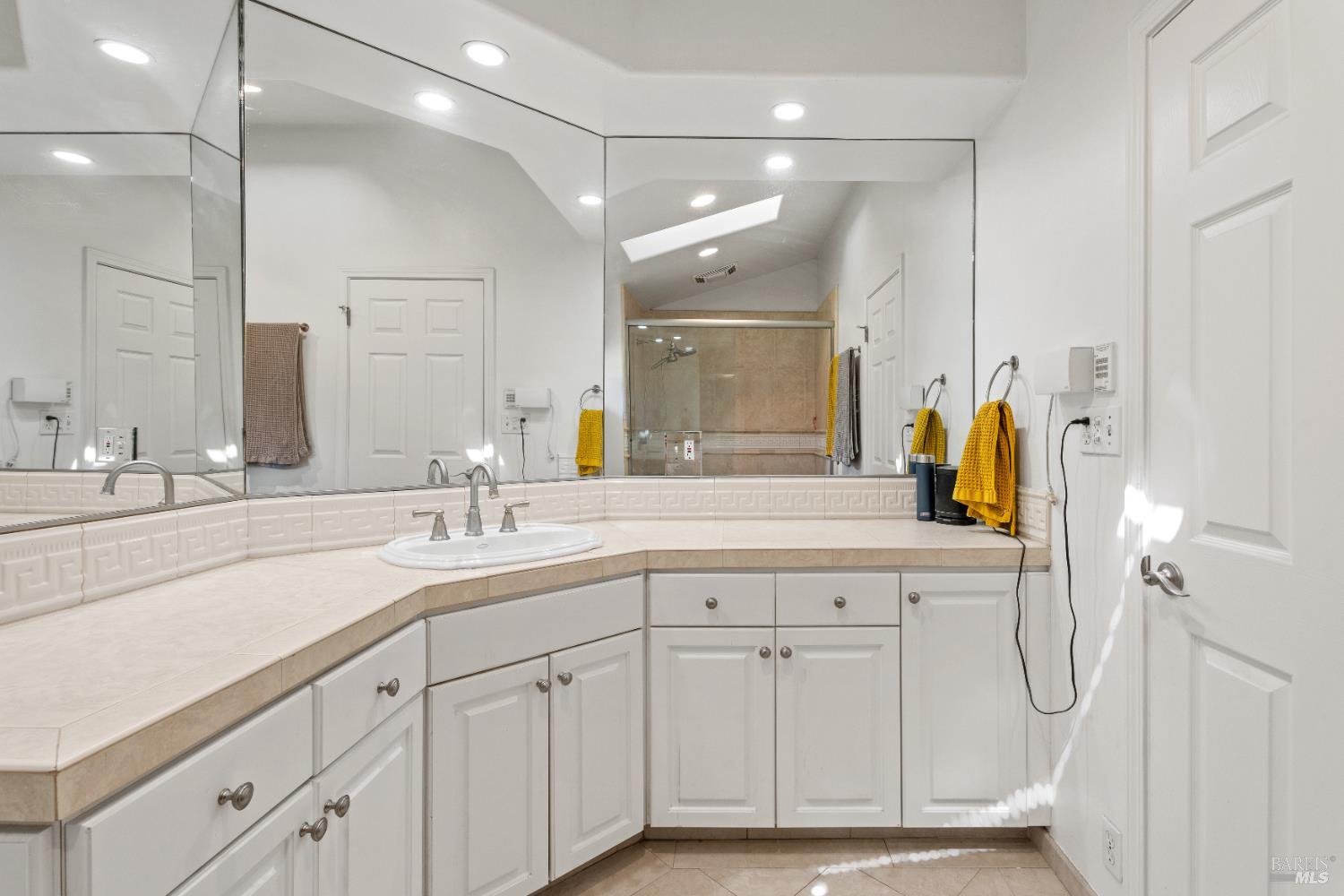 Detail Gallery Image 16 of 25 For 940 Bel Arbres Dr, Redwood Valley,  CA 95470 - 4 Beds | 3 Baths