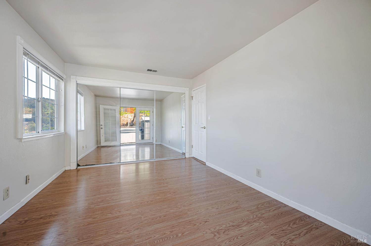 Detail Gallery Image 27 of 43 For 55 Park Cir, Sausalito,  CA 94965 - 4 Beds | 2/1 Baths