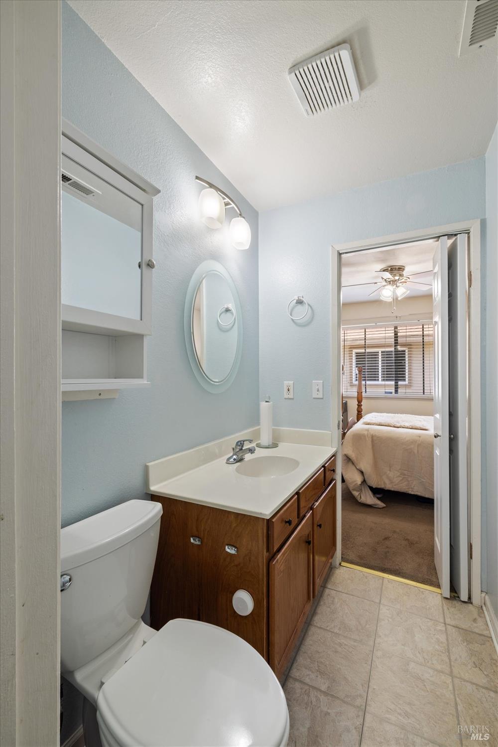 Detail Gallery Image 12 of 15 For 1951 Aletha Ln #4,  Vacaville,  CA 95687 - 3 Beds | 1/1 Baths