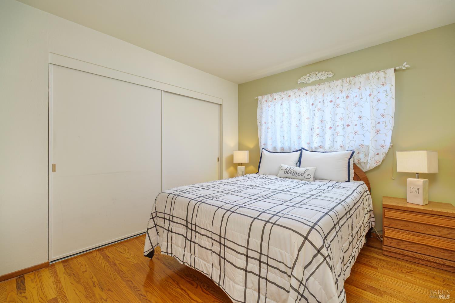 Detail Gallery Image 15 of 30 For 92 Upper Oak Dr, San Rafael,  CA 94903 - 4 Beds | 2 Baths