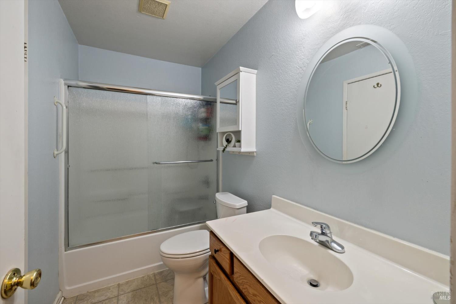 Detail Gallery Image 11 of 15 For 1951 Aletha Ln #4,  Vacaville,  CA 95687 - 3 Beds | 1/1 Baths