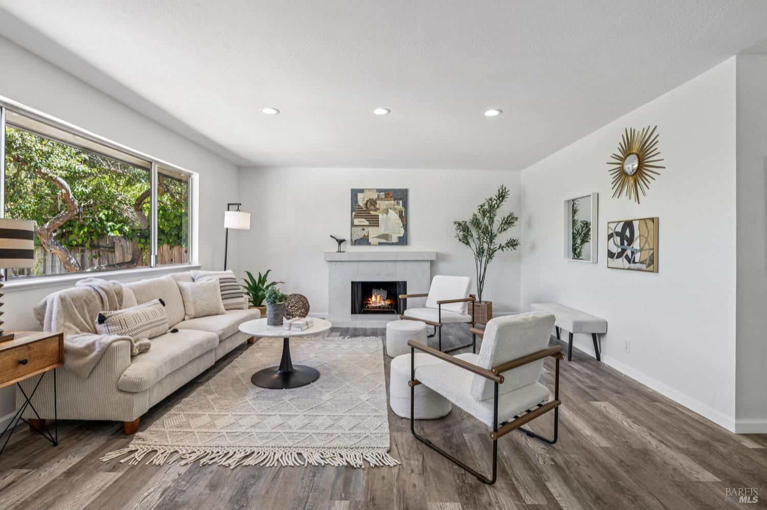 Detail Gallery Image 7 of 35 For 756 Estancia Way, San Rafael,  CA 94903 - 4 Beds | 2 Baths