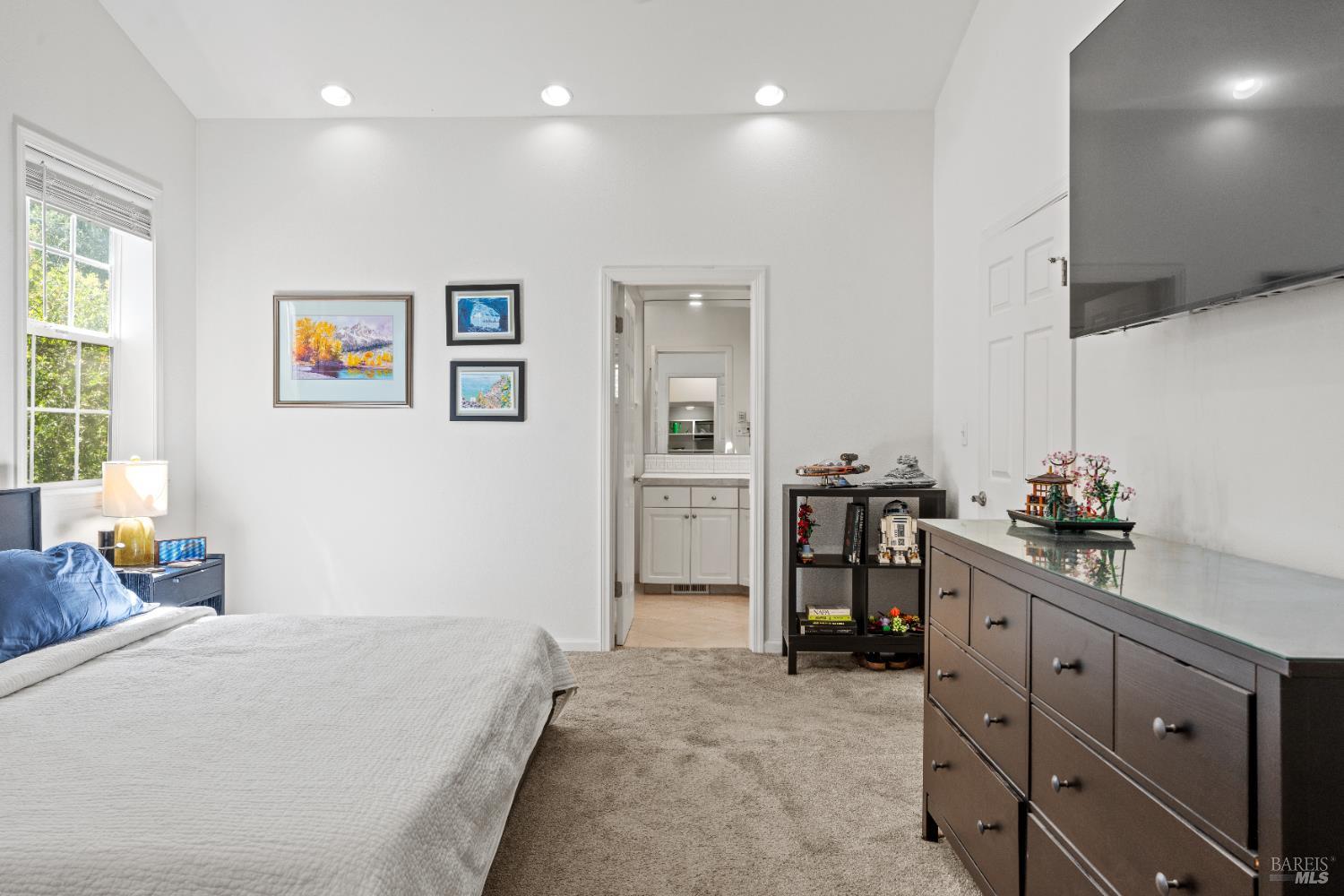 Detail Gallery Image 17 of 25 For 940 Bel Arbres Dr, Redwood Valley,  CA 95470 - 4 Beds | 3 Baths