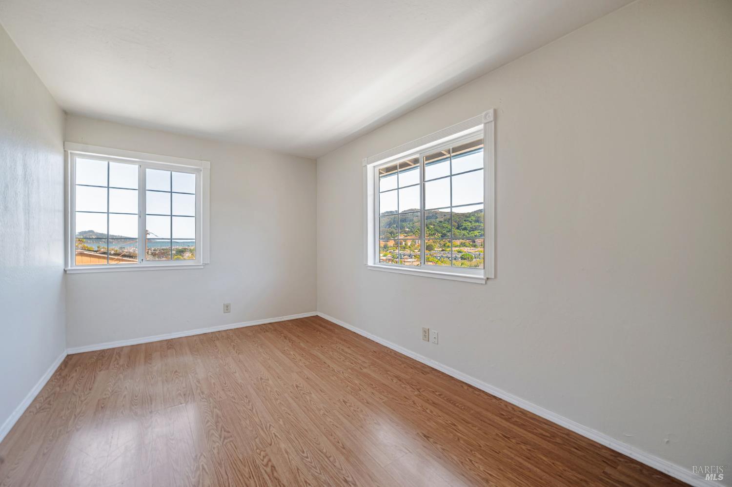 Detail Gallery Image 23 of 43 For 55 Park Cir, Sausalito,  CA 94965 - 4 Beds | 2/1 Baths