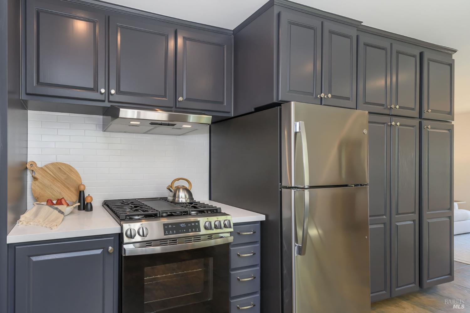 Detail Gallery Image 12 of 44 For 120 Twelveoak Hill Dr, San Rafael,  CA 94903 - 4 Beds | 2/1 Baths