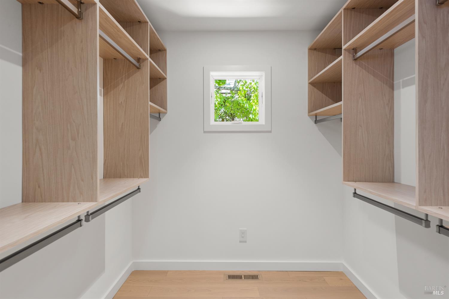 Detail Gallery Image 33 of 75 For 402 Alexander Ave, Larkspur,  CA 94939 - 4 Beds | 2/1 Baths