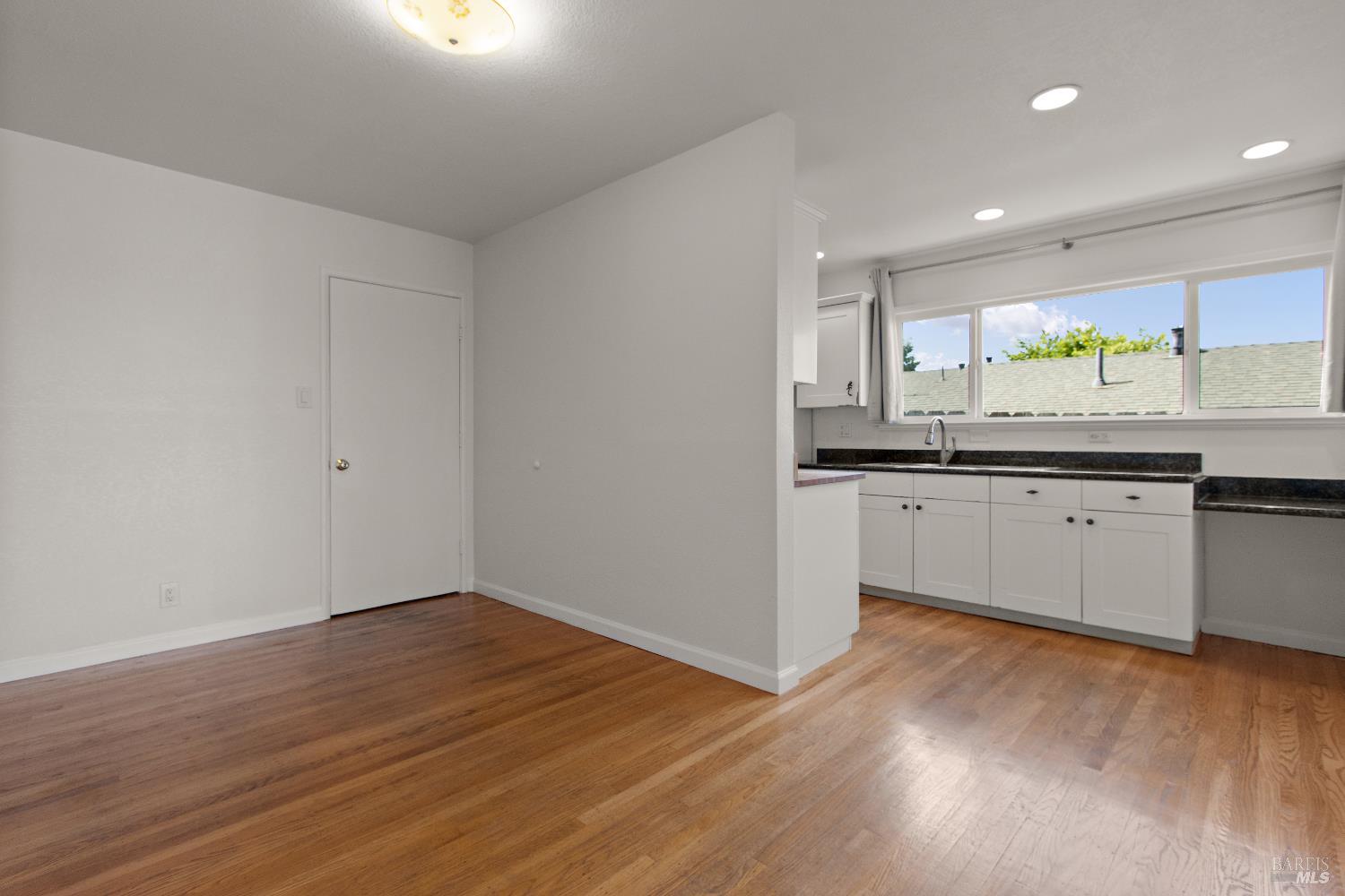 Detail Gallery Image 8 of 33 For 425 Gonzaga Ave, Vallejo,  CA 94589 - 4 Beds | 2 Baths