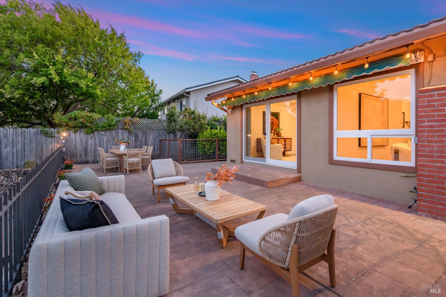 Detail Gallery Image 30 of 44 For 120 Twelveoak Hill Dr, San Rafael,  CA 94903 - 4 Beds | 2/1 Baths