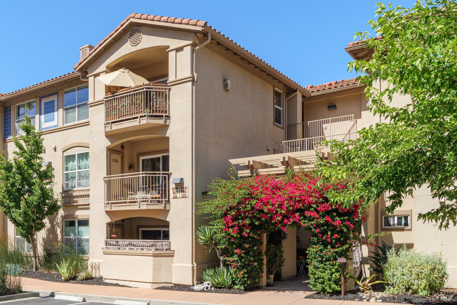 Detail Gallery Image 5 of 9 For 401 North Ave #210,  San Rafael,  CA 94903 - 2 Beds | 2 Baths