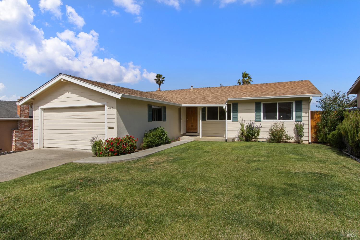 Detail Gallery Image 2 of 33 For 425 Gonzaga Ave, Vallejo,  CA 94589 - 4 Beds | 2 Baths