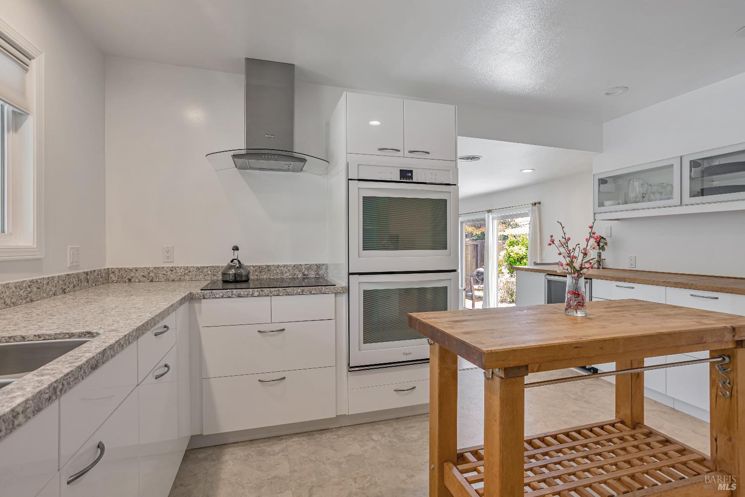 Detail Gallery Image 6 of 17 For 279 Orange Blossom Ln, San Rafael,  CA 94903 - 3 Beds | 2 Baths