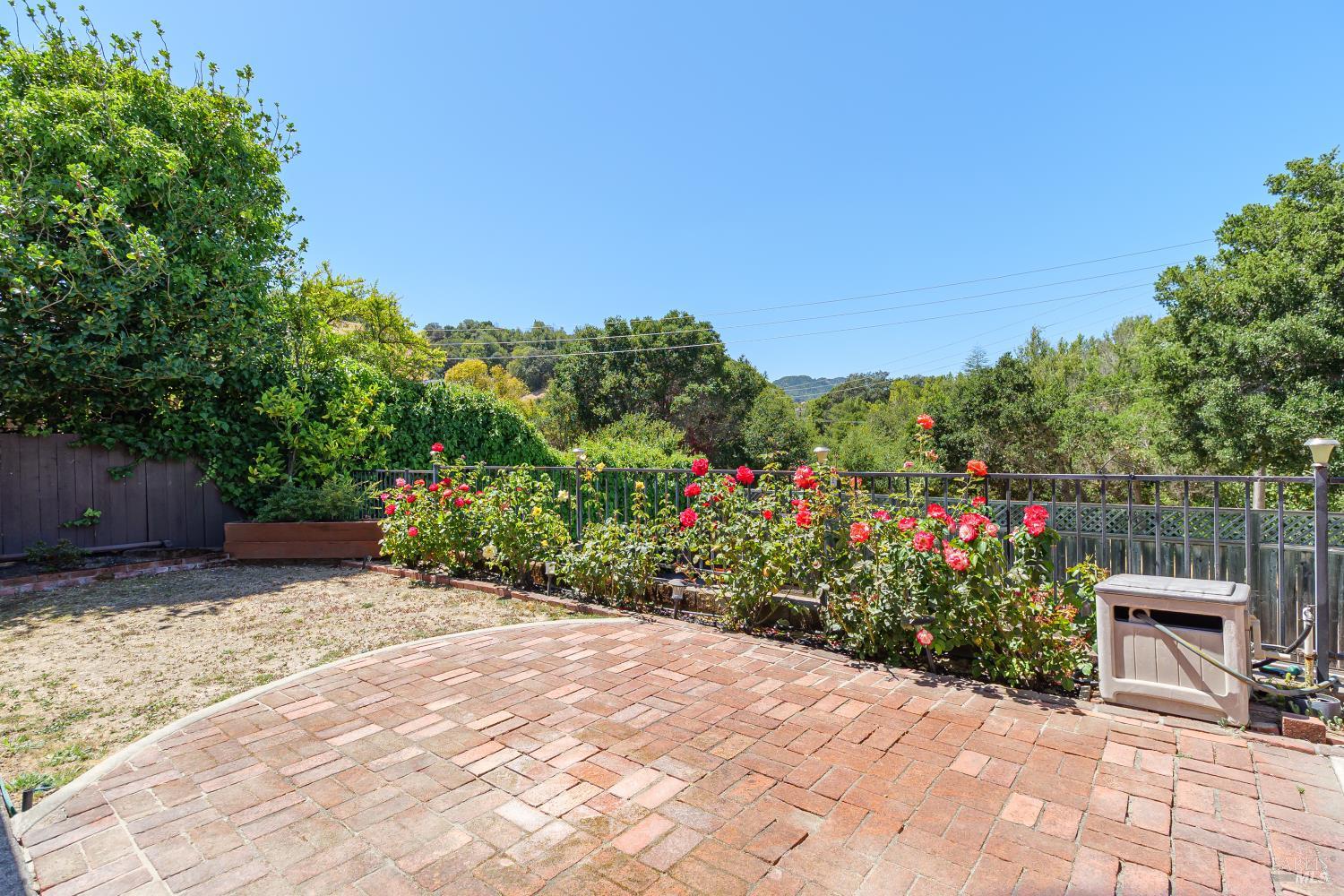 Detail Gallery Image 25 of 30 For 92 Upper Oak Dr, San Rafael,  CA 94903 - 4 Beds | 2 Baths