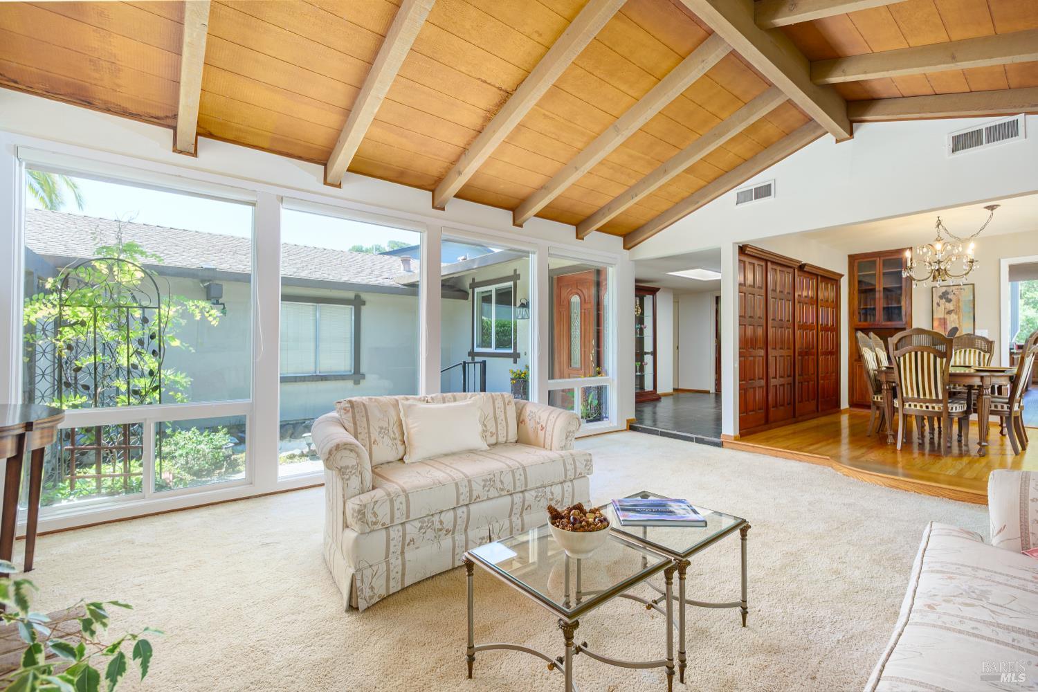 Detail Gallery Image 9 of 30 For 92 Upper Oak Dr, San Rafael,  CA 94903 - 4 Beds | 2 Baths