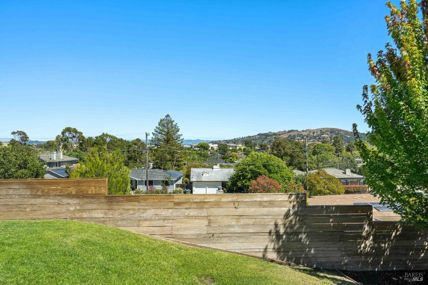 Detail Gallery Image 37 of 46 For 13 Ash Ave, Corte Madera,  CA 94925 - 3 Beds | 2 Baths