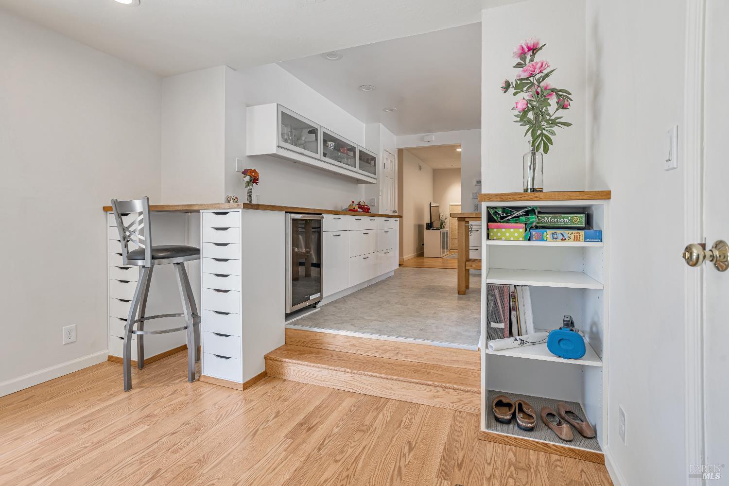 Detail Gallery Image 9 of 17 For 279 Orange Blossom Ln, San Rafael,  CA 94903 - 3 Beds | 2 Baths