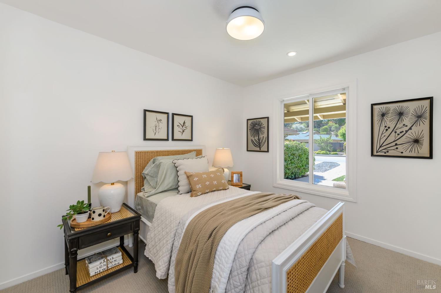 Detail Gallery Image 27 of 44 For 120 Twelveoak Hill Dr, San Rafael,  CA 94903 - 4 Beds | 2/1 Baths
