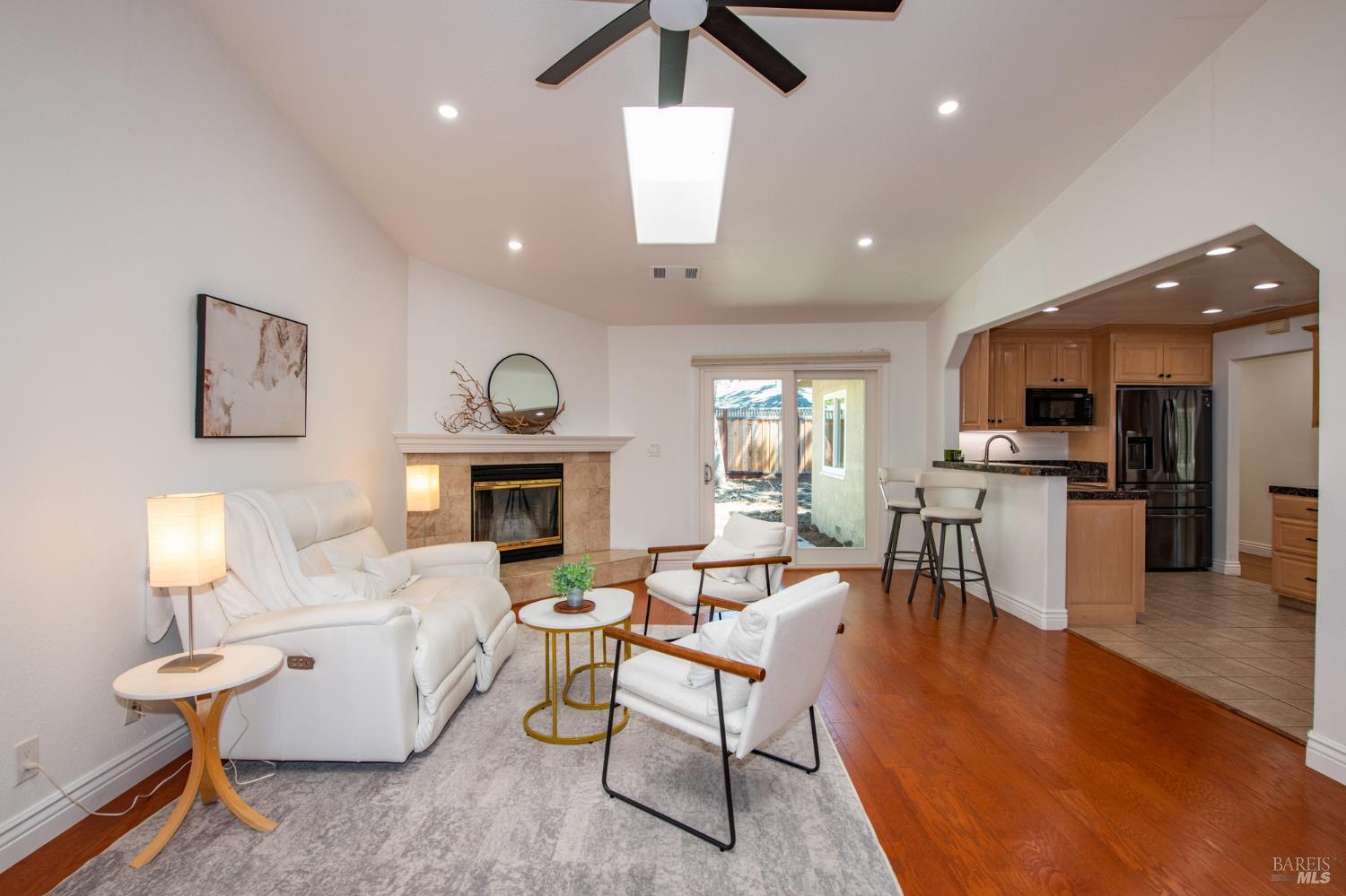 Detail Gallery Image 13 of 40 For 1651 Green Valley Rd, Danville,  CA 94526 - 4 Beds | 2 Baths
