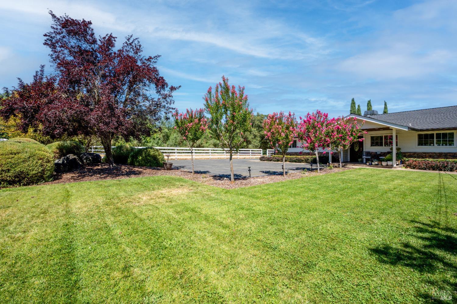 Detail Gallery Image 3 of 25 For 940 Bel Arbres Dr, Redwood Valley,  CA 95470 - 4 Beds | 3 Baths