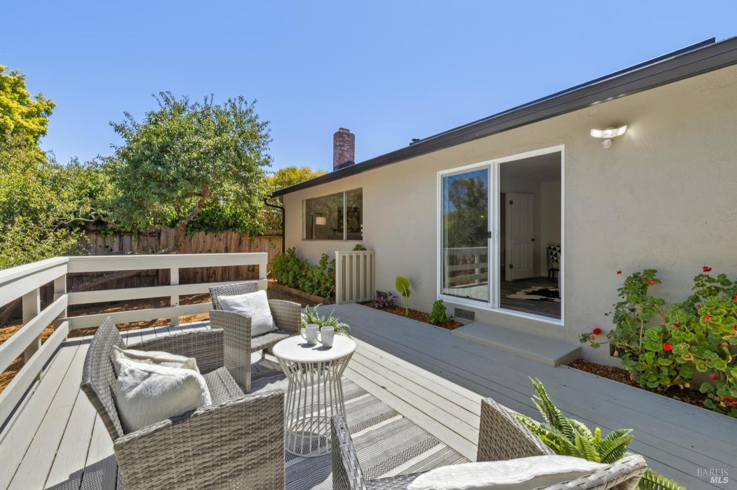 Detail Gallery Image 14 of 35 For 756 Estancia Way, San Rafael,  CA 94903 - 4 Beds | 2 Baths