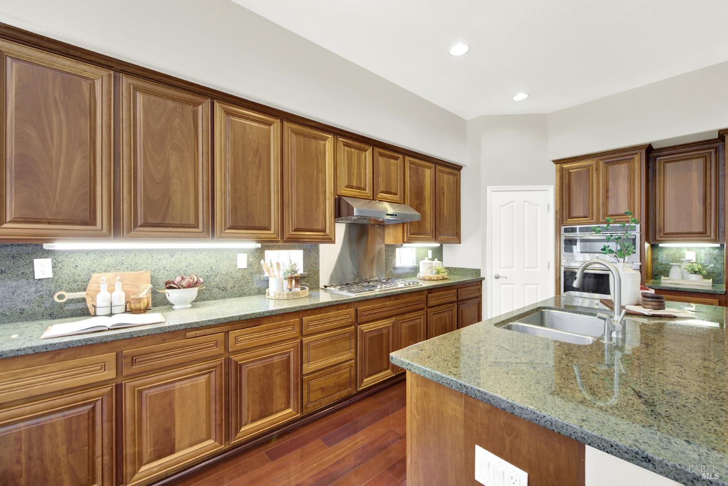Detail Gallery Image 28 of 77 For 1240 Wildwing Ln, Vallejo,  CA 94591 - 4 Beds | 3/1 Baths
