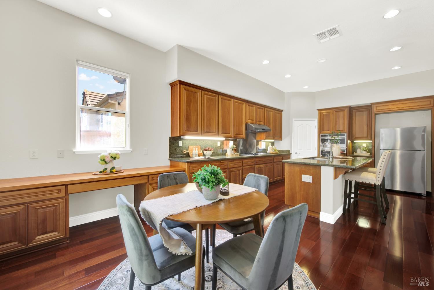 Detail Gallery Image 33 of 77 For 1240 Wildwing Ln, Vallejo,  CA 94591 - 4 Beds | 3/1 Baths