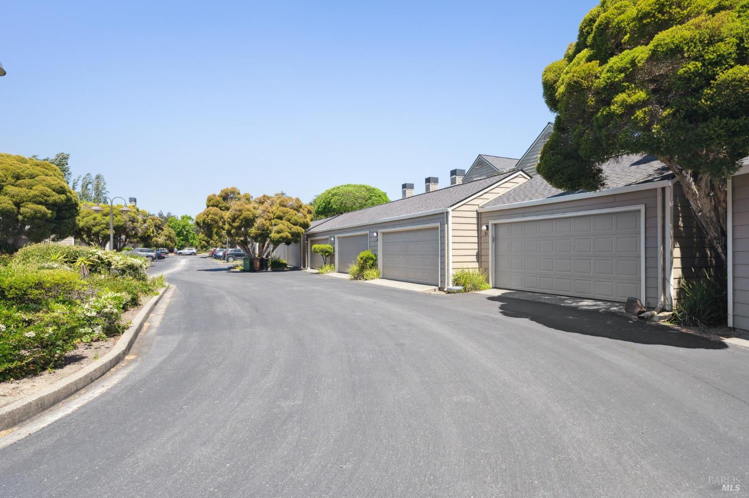Detail Gallery Image 33 of 37 For 34 Creekside Ct, Corte Madera,  CA 94925 - 2 Beds | 2 Baths