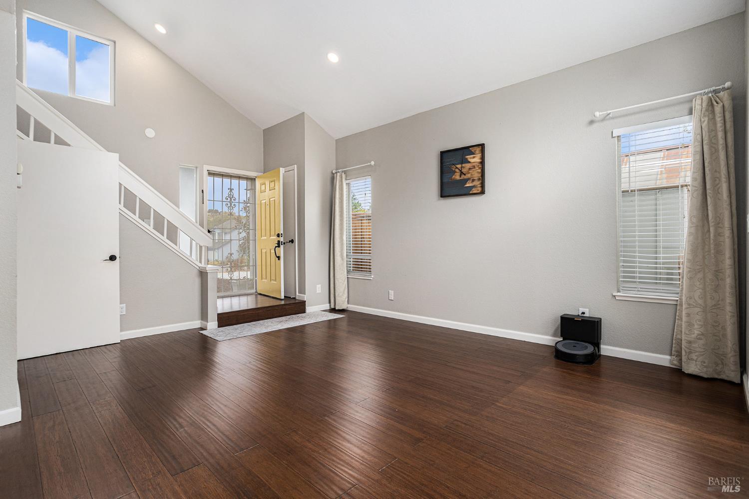 Detail Gallery Image 9 of 29 For 100 Bear Cove Ct, Vallejo,  CA 94591 - 3 Beds | 2/1 Baths