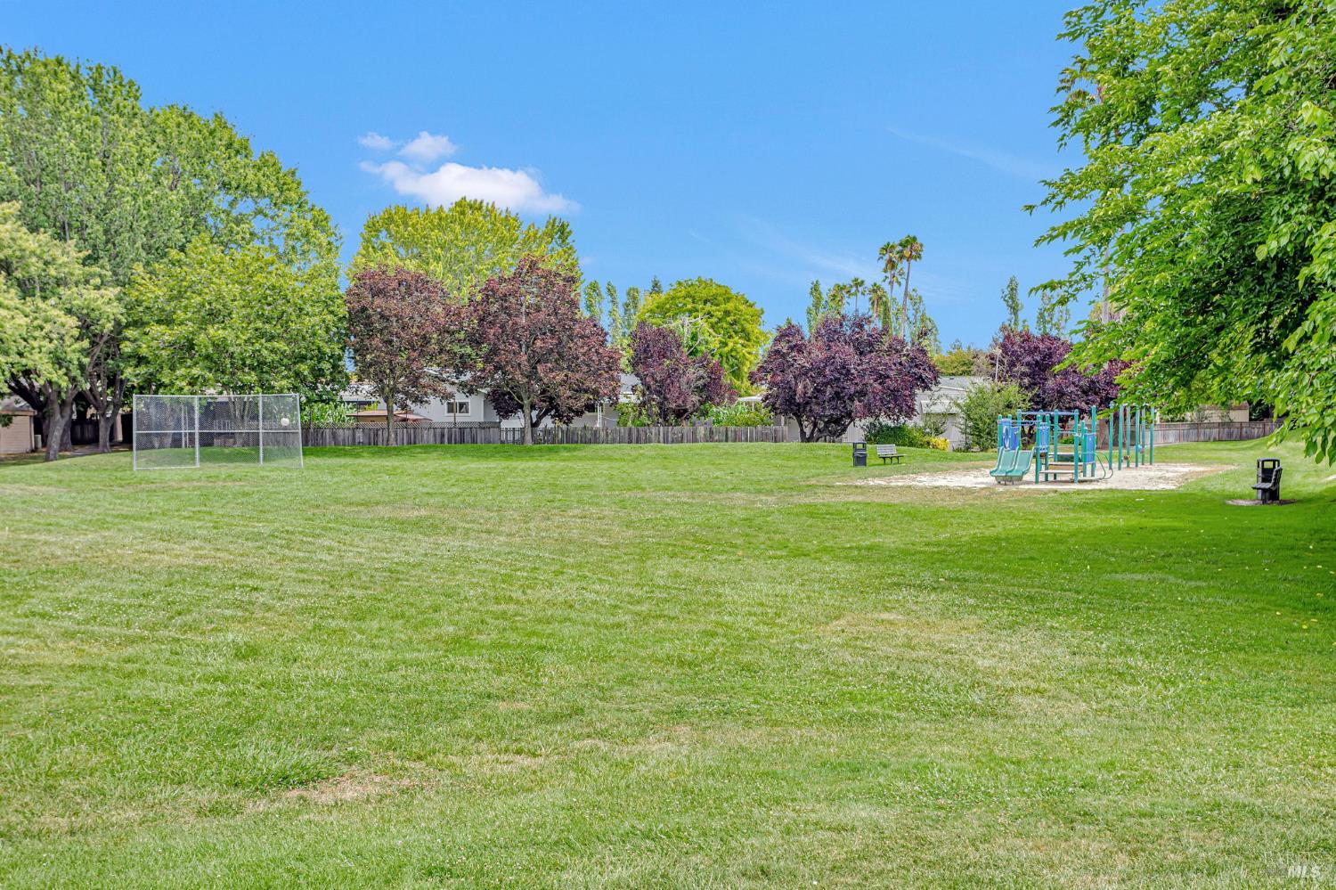Detail Gallery Image 27 of 30 For 817 Corte Azul Ct, Rohnert Park,  CA 94928 - 4 Beds | 2 Baths