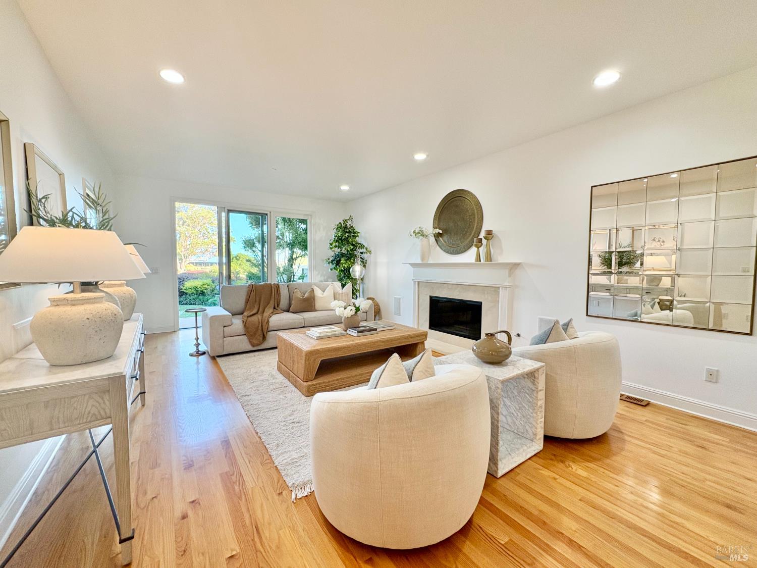 Detail Gallery Image 2 of 46 For 47 Elizabeth Cir, Greenbrae,  CA 94904 - 3 Beds | 2/1 Baths